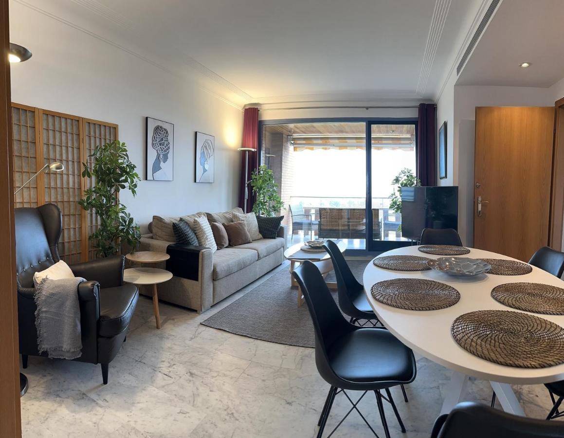 Lets Holidays Apartment Sea Views In Барселона Экстерьер фото