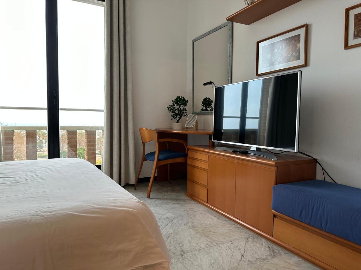 Lets Holidays Apartment Sea Views In Барселона Экстерьер фото