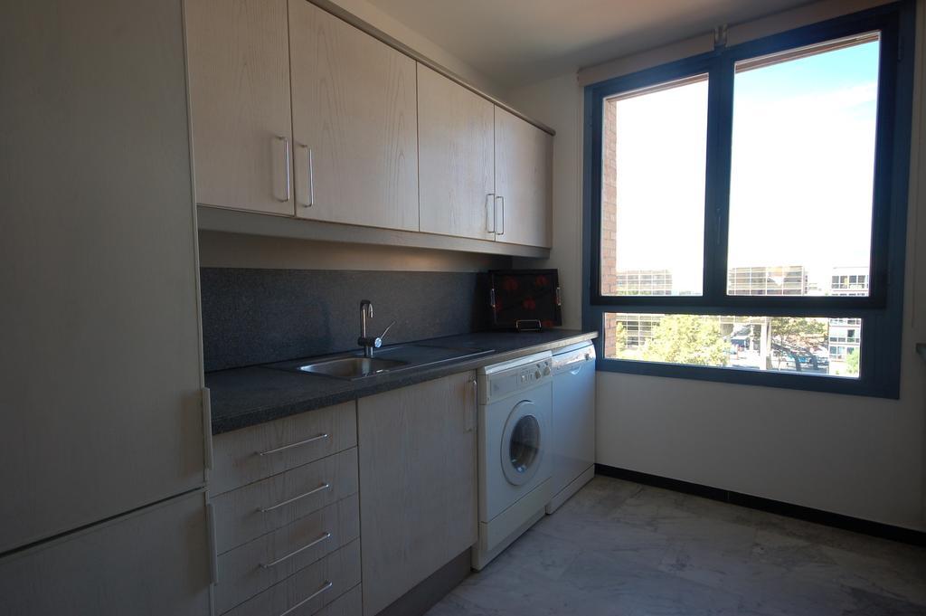Lets Holidays Apartment Sea Views In Барселона Номер фото