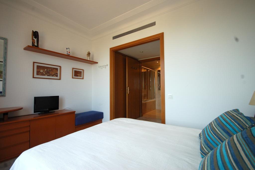 Lets Holidays Apartment Sea Views In Барселона Номер фото